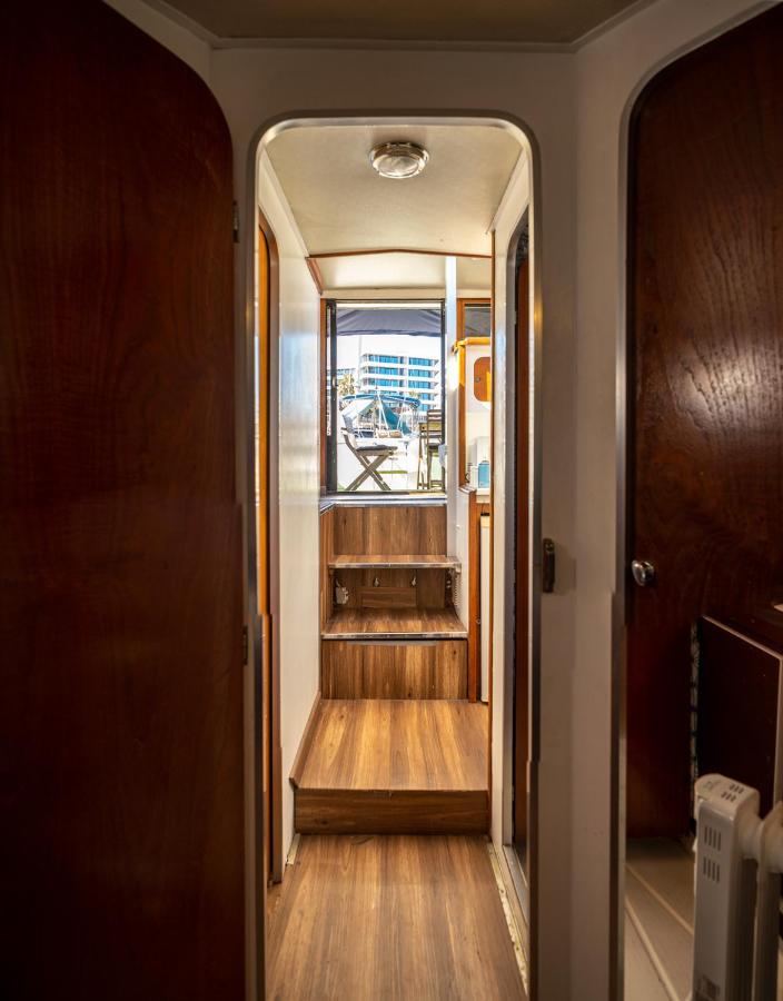 Spacious And Charming Boat In Port Forum Hotel Sant Adria de Besos Exterior photo